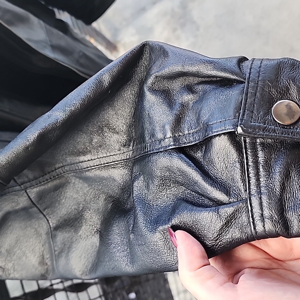 SONOMA WOMENS-  Black Leather Jacket. Size SMALL. - Picture 5 of 15